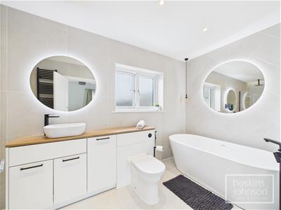 En-Suite Bathroom